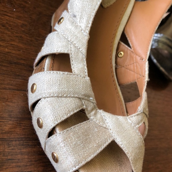Steve Madden gold linen cork wedges - Picture 6 of 7